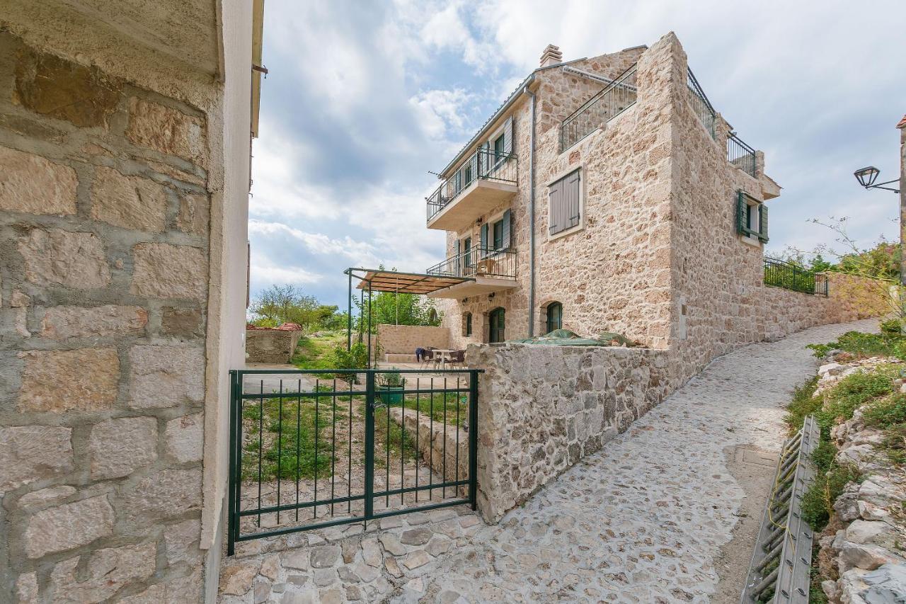 Apartment Zvonimir Igrane Exterior photo